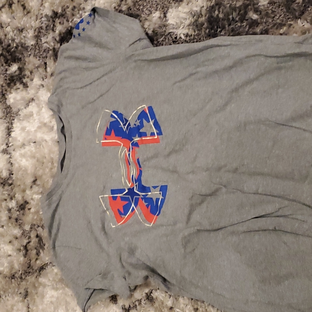Size XL in girls under Armour shirt